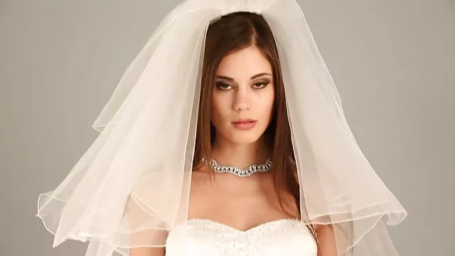 A csinos csaj Jenna Ashley pompázik finom seggében, és érett szőrös puncik hátulról akar szexet