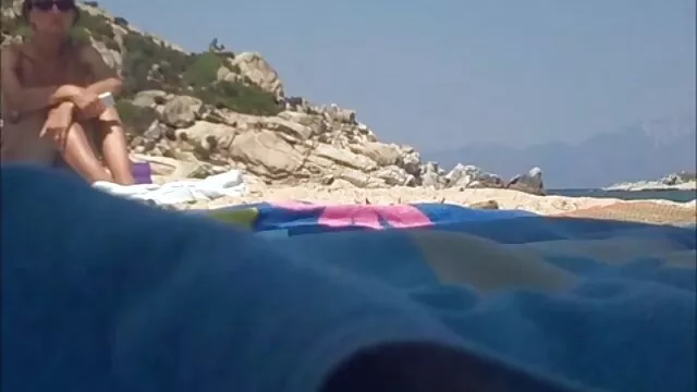 A bolti tolvajló szőke nagy szőrős pinák Kiara Cole a hátsó szobában megbünteti a muffját