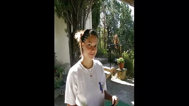 REINA NISHIO elkényeztetett nagy szőrös puncik hódját megeszik csoportos szexorgiában