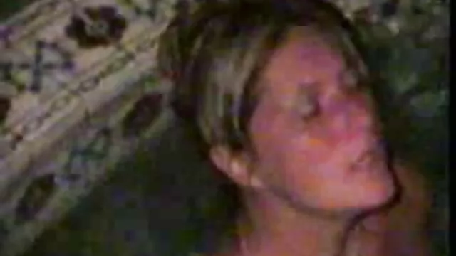 A szextől kiéhezett fogvatartott zuhanyozás után megbaszott egy dögös szőrös punciképek tini Avery Moont
