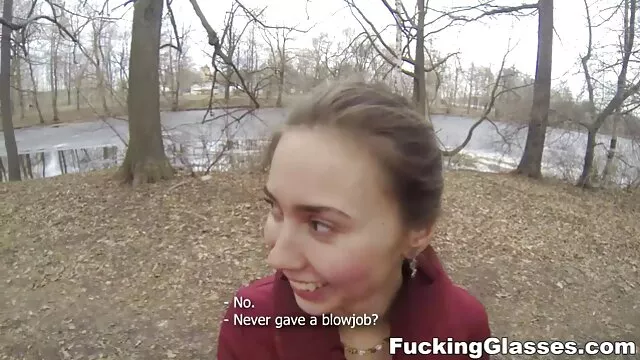 A pörgős barna, Kimberly Kane megkéri a barátját, hogy dugja meg a seggét. szoros pinak