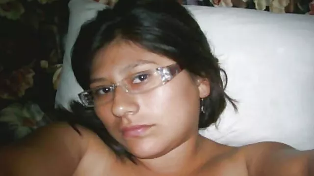 Kövér ébenfekete szuka lovagolja társa kemény szőrös punci képek farkát a karosszékben