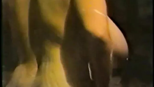 Szakadt ribanc kiköpött szőrös puncik képek a kemény gangbang fasz videóban