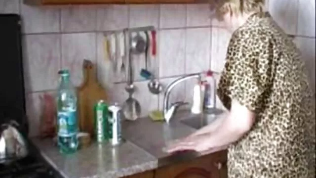 Diák szörös pinák barna lány megmutatja neki cseresznye keres punci