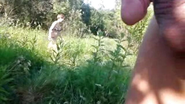 Barna édes telhetetlen szőrös öreg pina cum éhség szívás kakas mélytorok a garázsban
