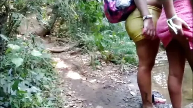 Szőke shemale skank Karin szopja a farka szoros pina mélytorkát