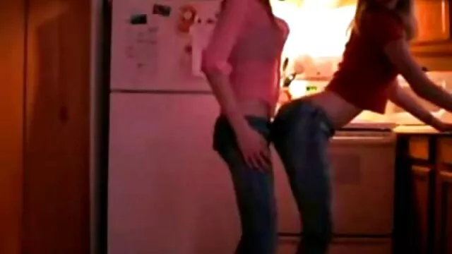 Pofa szőrös punci sex leeső busty nővér megnyalta a punciját a perverz beteg