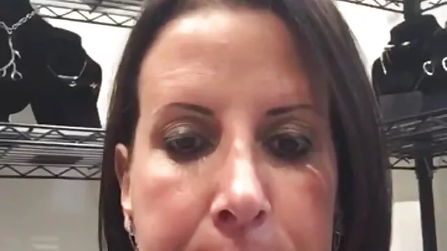 Dee Williams, szuperkancsó, mindent megtesz, szoros pina porno amire a férfi vágyik