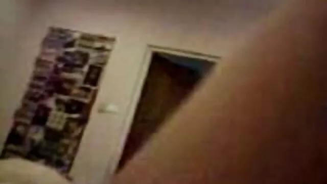 Amatőr göndör szőke felszívódik a szopás egy finom szőrös pina nyalás fasz cum