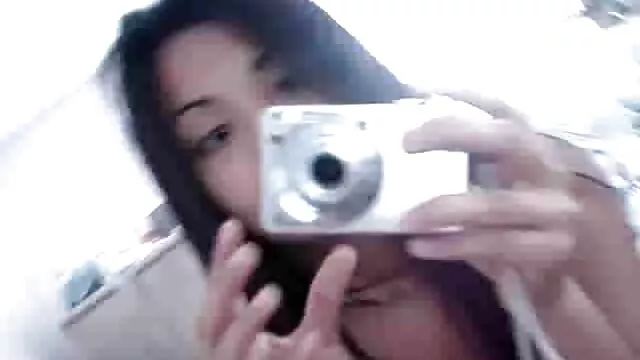 A gyönyörű szőrös pina video amatőr csaj, Lenna maszturbál a kamera előtt