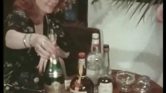 A kolumbiai forróvérű menyecske, Monique Fuentes kemény farkat lovagol a lépcsőn szoros pina